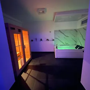 Apartment Broken Column